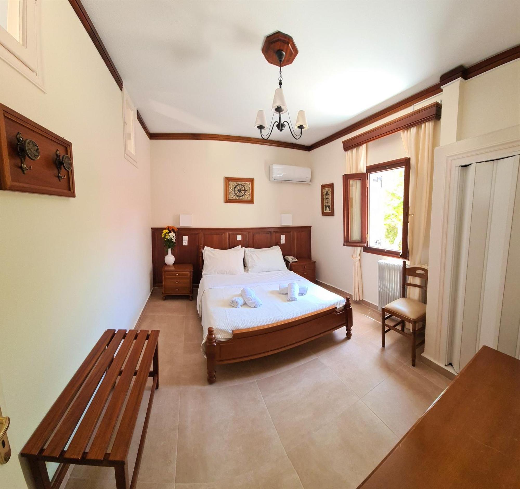ספצס Kastro Hotel מראה חיצוני תמונה